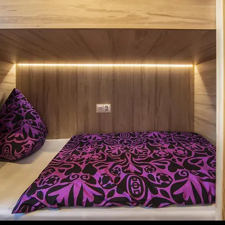 Cheap Hostel Ostello *